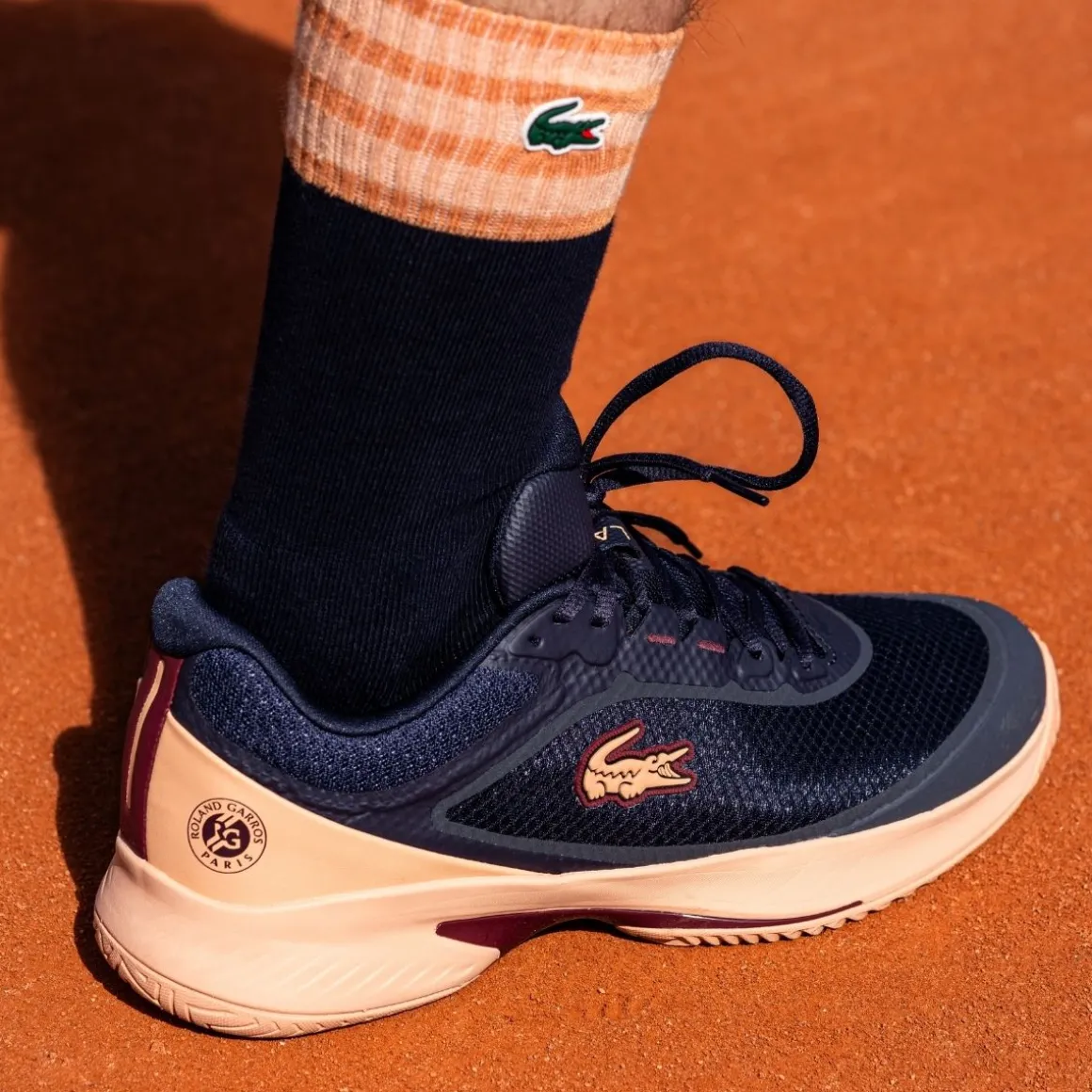 chaussettes_ramasseur_unisexe_lacoste_x_rolandgarros__marine_2.webp Roland-Garros Tenues De Ramasseurs De Balles | Chaussures & Chaussettes-Chaussettes Ramasseur unisexe Lacoste x - Marine