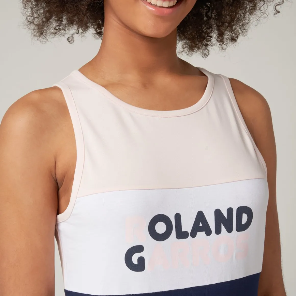 dbardeur_femme_col_rond_color_block_rolandgarros__rose_et_marine_4.webp Roland-Garros T Shirts & Débardeurs-Débardeur femme col rond Color Block - rose et marine
