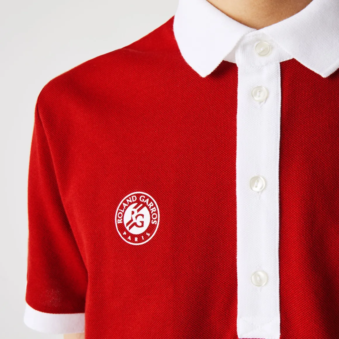 polo_lacoste_x_rolandgarros_homme_arbitre__rouge_3.webp Roland-Garros Tenues De Tennis Hommes | Tenues De Tennis Hommes-Polo Lacoste x homme arbitre - Rouge