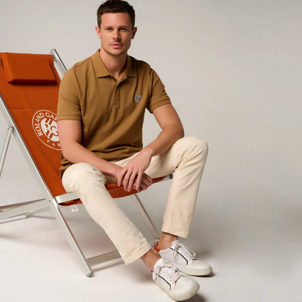 polo_original_homme_rolandgarros__mastic_2.webp Roland-Garros Polos-Polo Original homme - Mastic