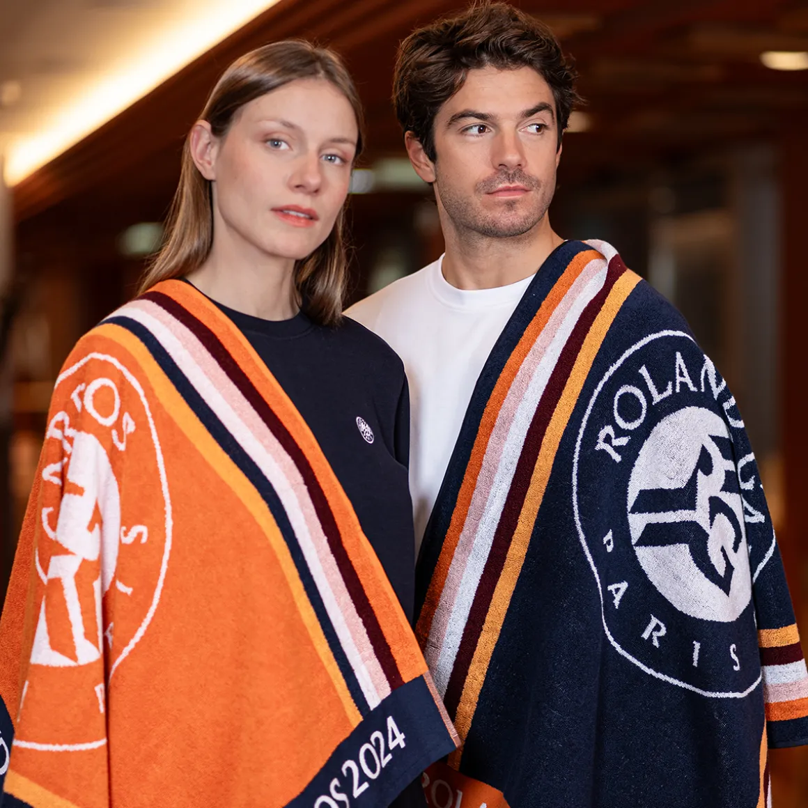 serviette_officielle_joueurse_rolandgarros___marine_2.webp Roland-Garros Linge De Bain | Linge De Maison-Serviette officielle joueur•se 2024 - Marine