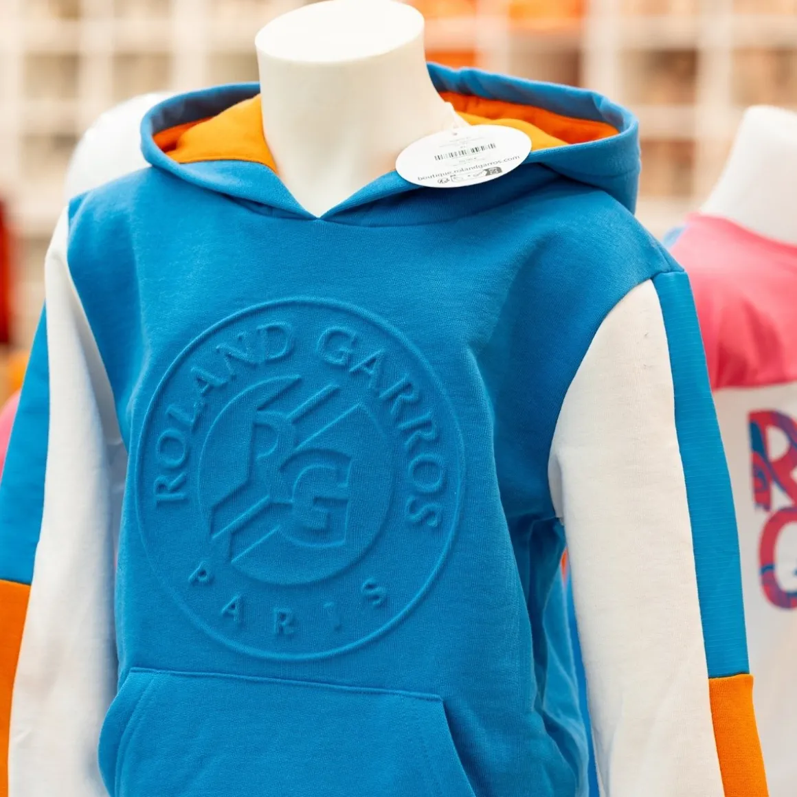sweat_pop_energy_garon_rolandgarros__bleu_2.webp Roland-Garros Hauts-Sweat Pop Energy garçon - Bleu