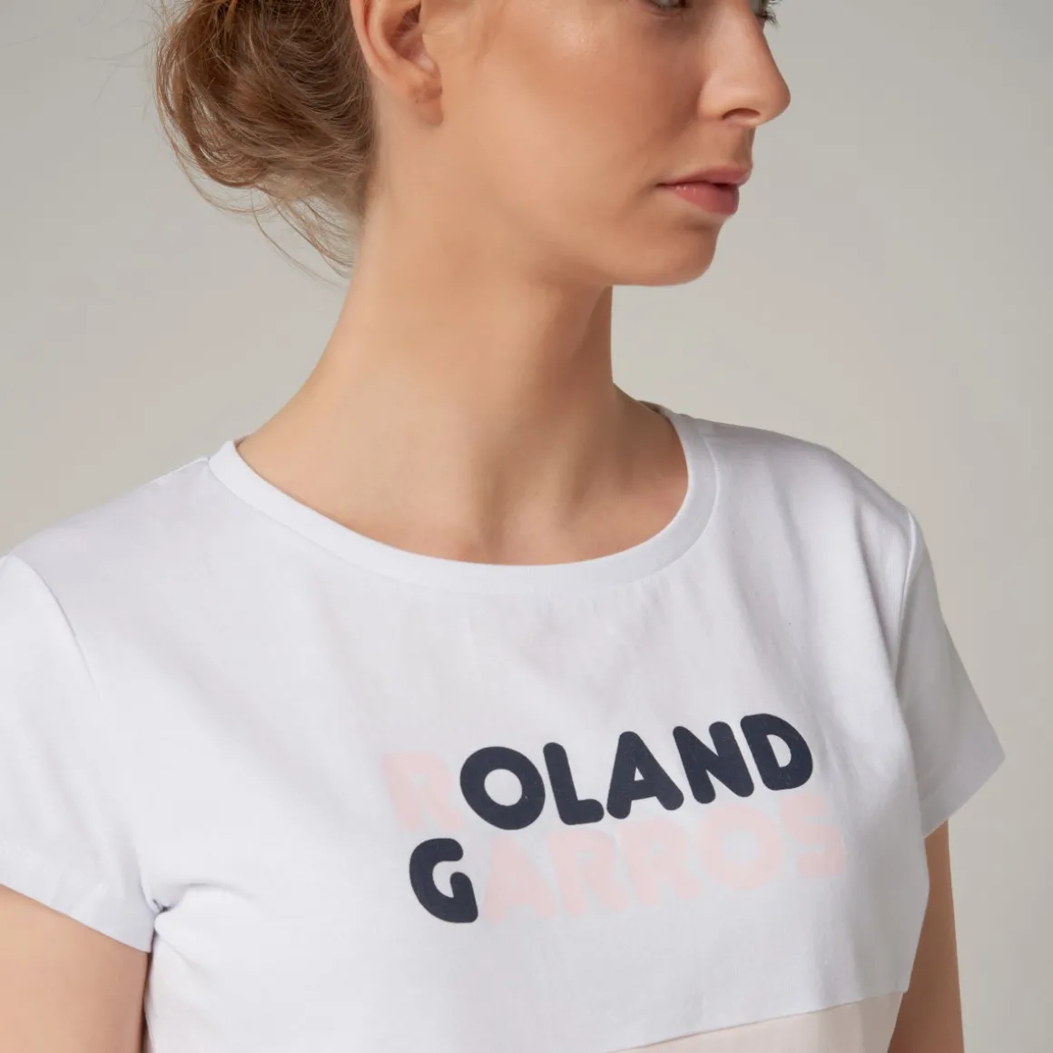 tshirt_col_rond_color_block_rolandgarros_femme__rose_et_blanc_4.webp Roland-Garros T Shirts & Débardeurs-T-shirt col rond Color Block Femme - rose et blanc