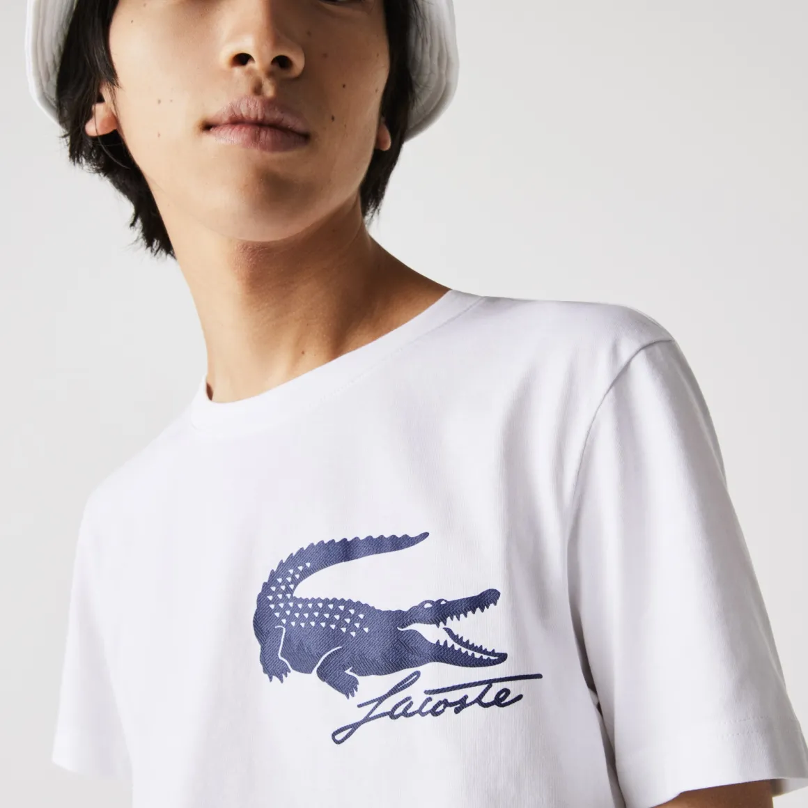 tshirt_homme_imprim_crocodile_lacoste_pour_rolandgarros__blanc_2.webp Roland-Garros T-shirts-T-shirt homme imprimé crocodile Lacoste pour - blanc